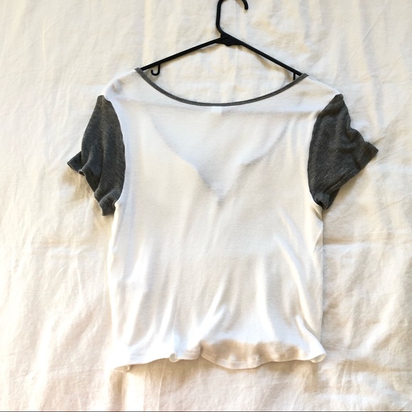 BP Henley Style Tee Size Medium - White and Gray. - Picture 2 of 4